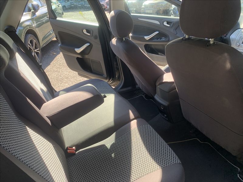 Ford Mondeo 2,0 TDCI - fotka 14 z 16