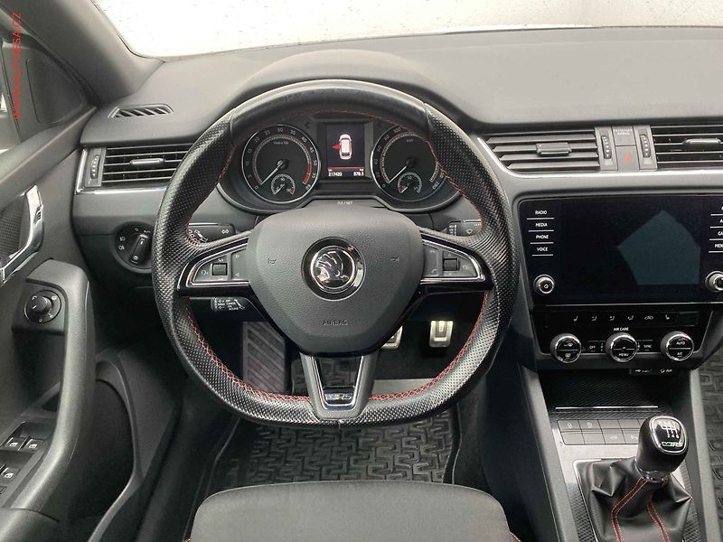 Škoda Octavia (2017) 2.0 TDI, RS, navi - fotka 11 z 17
