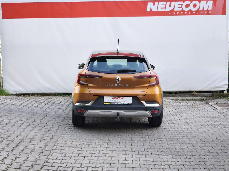 Renault Captur (2023) 1.6 E-Tech Hybrid - fotka 2 z 21