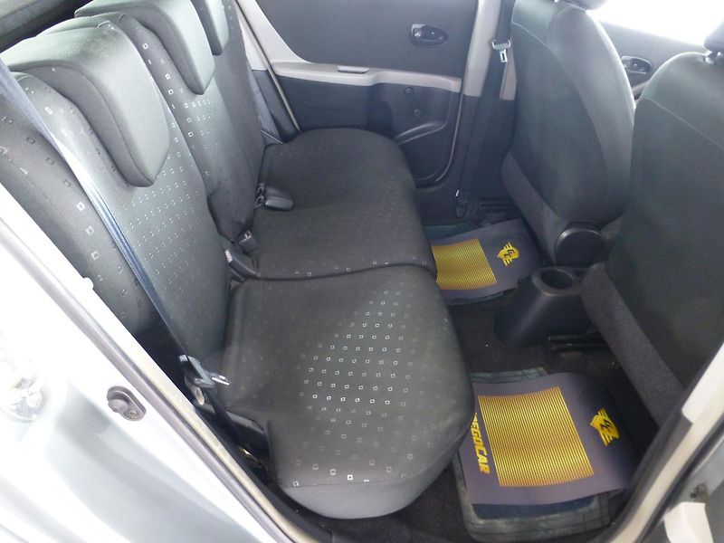 Toyota Yaris (2007) 1,3i-64KW**KLIMA*TAŽNÉ***5DV - fotka 20 z 24