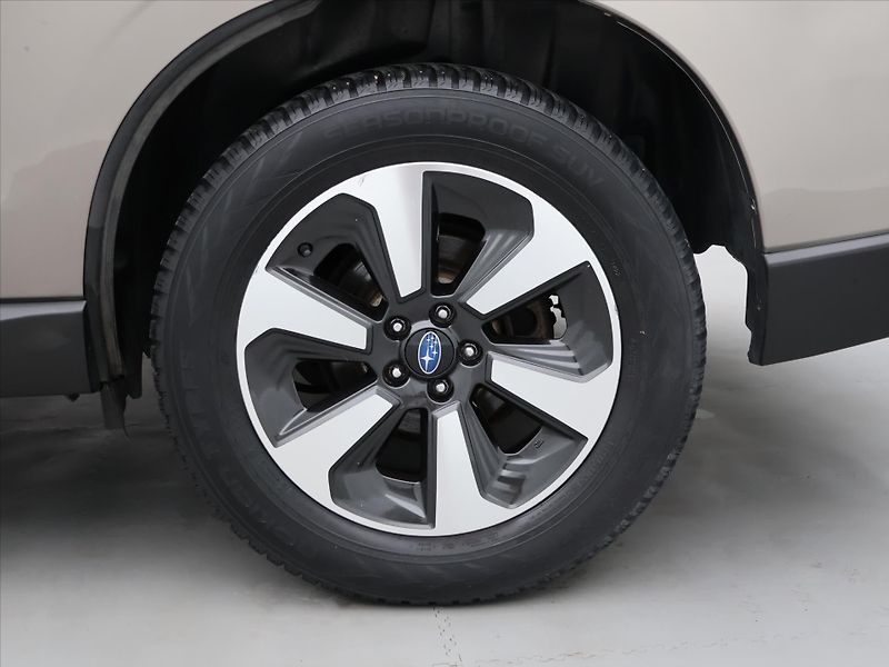 Subaru Forester 2,0 i-L 110kW Comfort 4x4 CZ - fotka 25 z 32