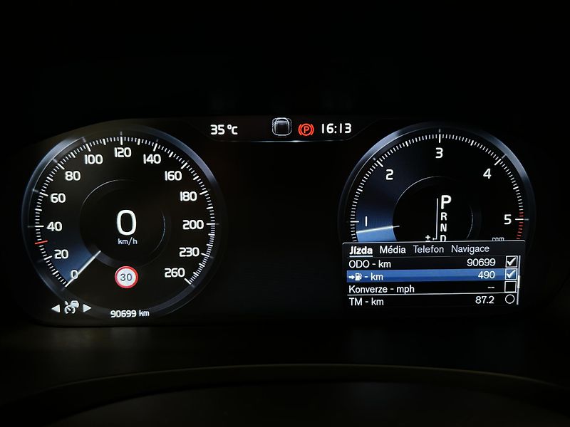 Volvo S90 D4 MOMENTUM 1. maj. - fotka 20 z 43