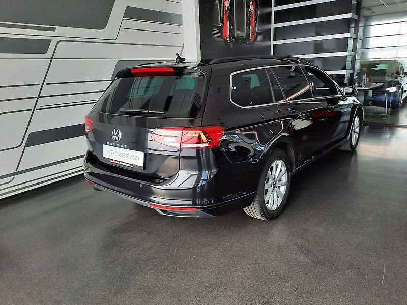 Volkswagen Passat Variant (2023) 2.0 TDI (110kW/150k) DSG, Busi - fotka 2 z 27