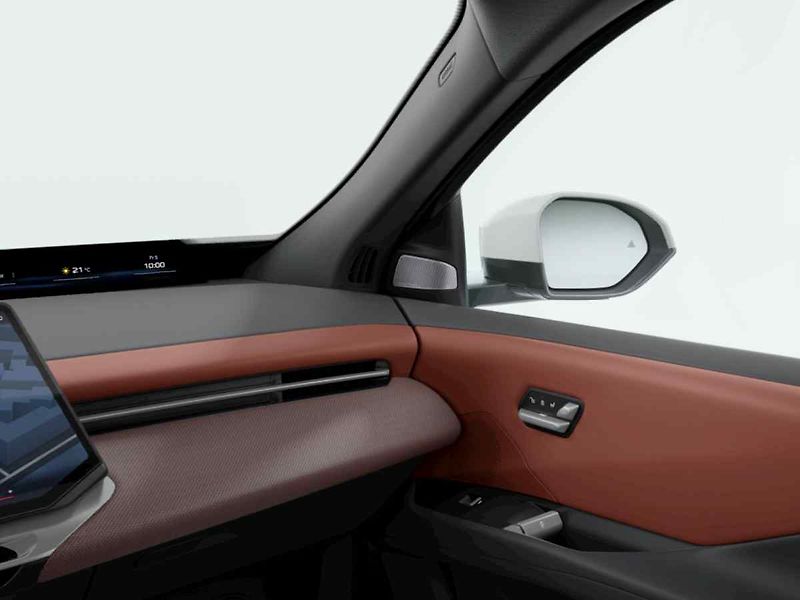 BMW iX3 - fotka 8 z 10