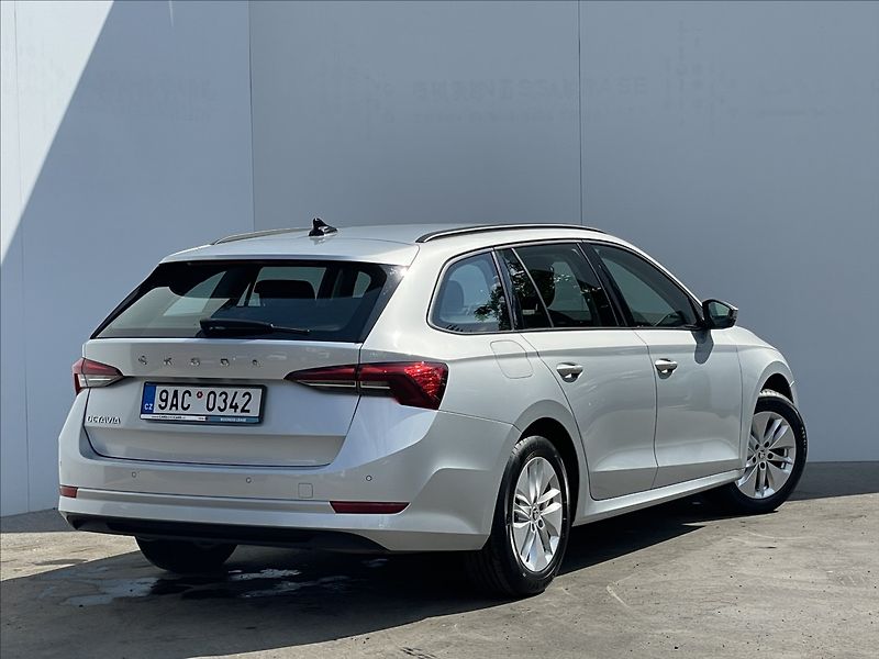 Škoda Octavia 2,0 TDI Combi Ambition Plus - fotka 3 z 22