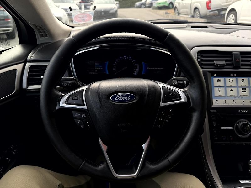 Ford Mondeo Vignale 2.0l hybrid 103 kW - fotka 11 z 21