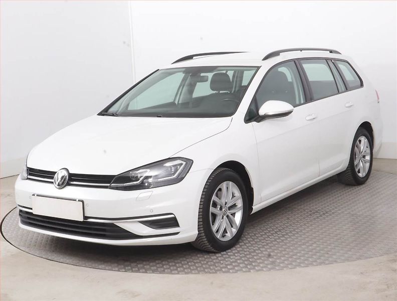 Volkswagen Golf (2019) 2.0 TDI, Navi, Tempomat - fotka 2 z 16