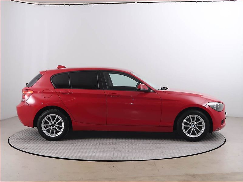 BMW Řada 1 (2014) 114i, Tempomat, Park. senzory - fotka 6 z 16