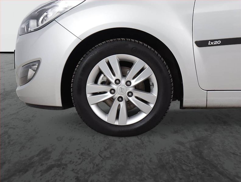 Hyundai ix20 (2013) 1.6 CVVT, Automat, Serv.kniha - fotka 15 z 20