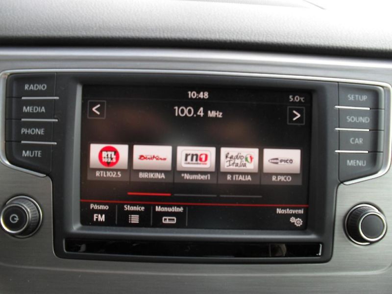 Volkswagen Golf Sportsvan 1,6 TDI Tempomat ALU kola PDC - fotka 27 z 35