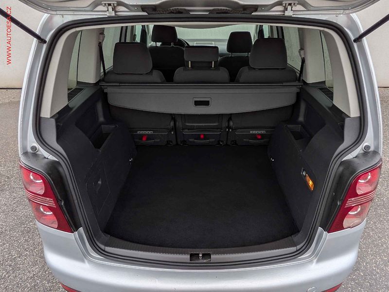 Volkswagen Touran (2008) 1.4 TSi, AC, navi - fotka 7 z 13