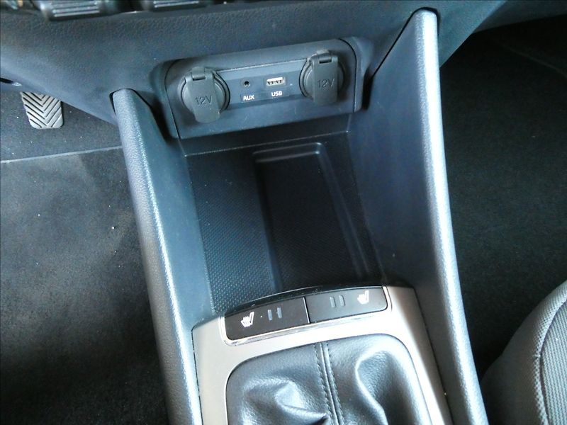 Kia Rio 1,2 i 62kW serviska, NAVI - fotka 32 z 44