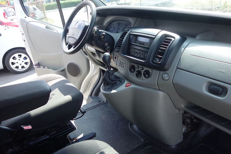 Renault Trafic 1,9DCi 74 kW 8 míst !! - fotka 20 z 33