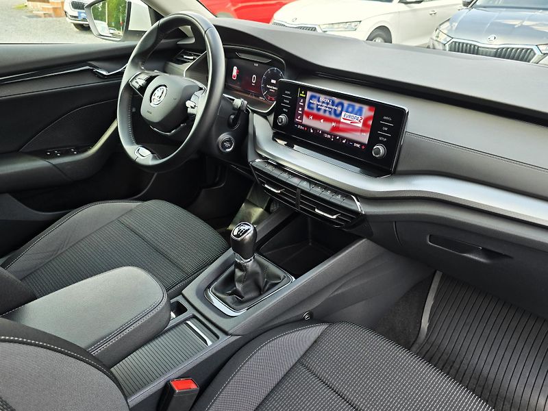 Škoda Octavia 2.0 TDI AMBITION PLUS 1.MAJ ČR - fotka 19 z 37