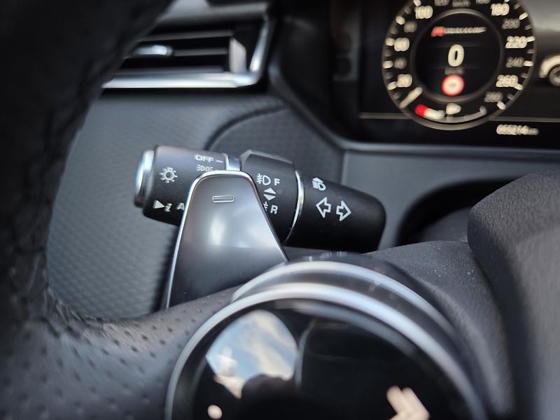 Land Rover Range Rover Velar D300 R-D SE HUD PANO TOPservis - fotka 20 z 47