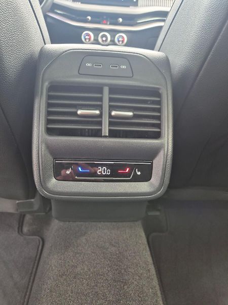Škoda Superb Combi 2,0 TDI DSG 4x4 142 kW L - fotka 13 z 41