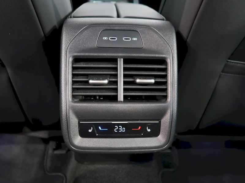 Volkswagen Passat (2024) R-LINE 1.5TSI 200KW eHYBRID WE - fotka 40 z 46