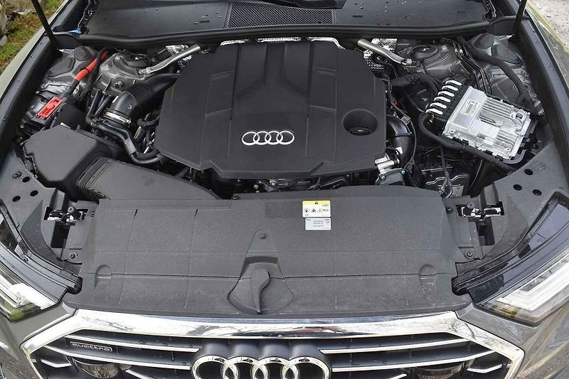 Auto se hodí prakticky na všechny typy silnic