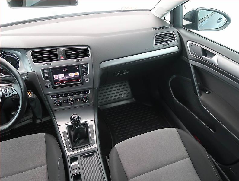 Volkswagen Golf (2016) 1.6 TDI, Xenony, Tempomat - fotka 8 z 14