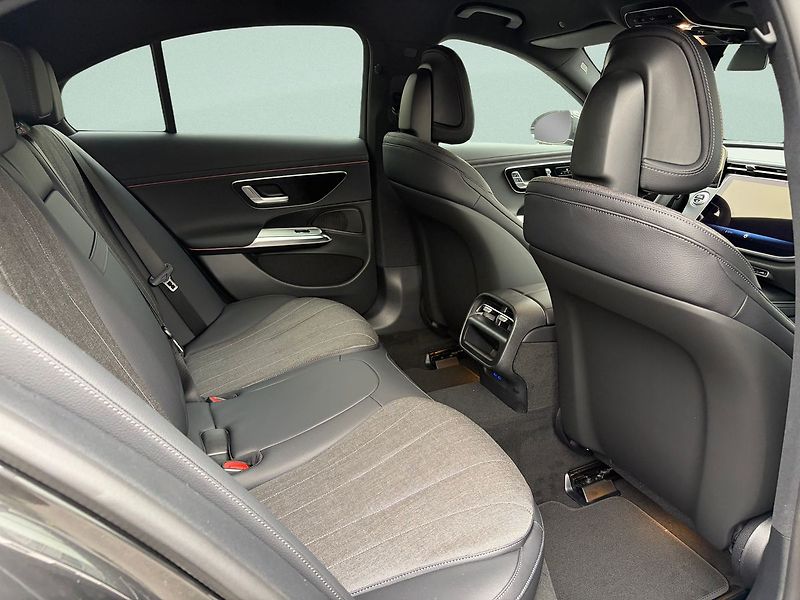 Mercedes-Benz Třídy E E 220 d 4MATIC - fotka 15 z 16