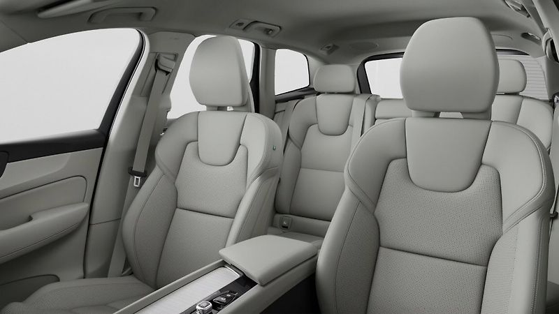 Volvo XC60 (2026) BRIGHT B5 PLUS, vzduch.odpr. - fotka 6 z 9