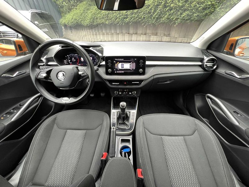 Škoda Fabia 1.0 TSi 81 kW CRYSTAL LIGHTING - fotka 10 z 18