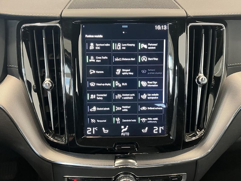 Volvo XC60 T6 AWD Drive-E Inscription AT8 - fotka 33 z 47