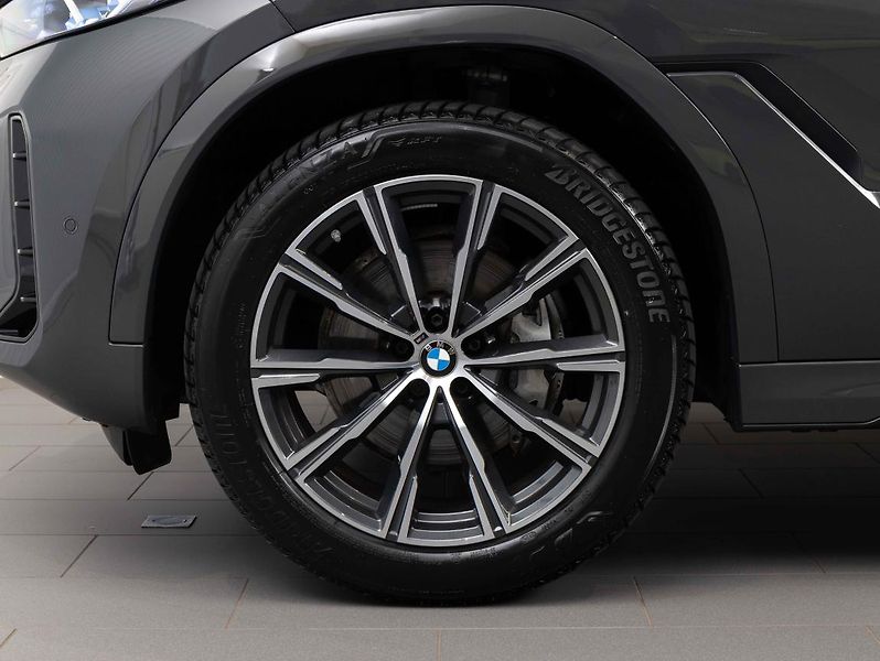 BMW X6 xDrive30d - fotka 5 z 24
