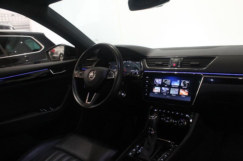 Škoda Superb (2019) 2.0TDI DSG L&K 4x4 Display - fotka 30 z 45