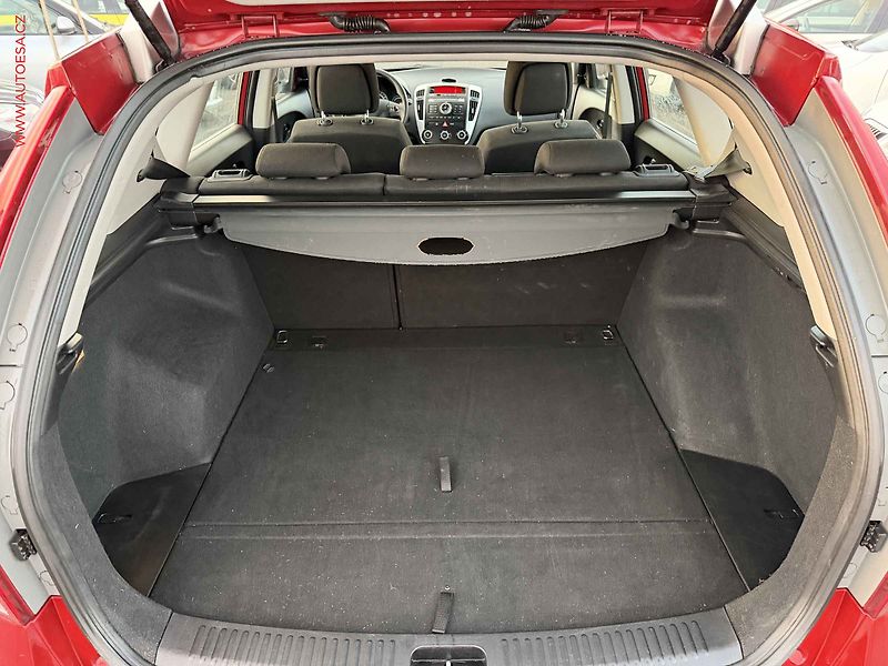 Kia Ceed (2010) 1.4CVVT, ČR, AC, park.čidla - fotka 7 z 16
