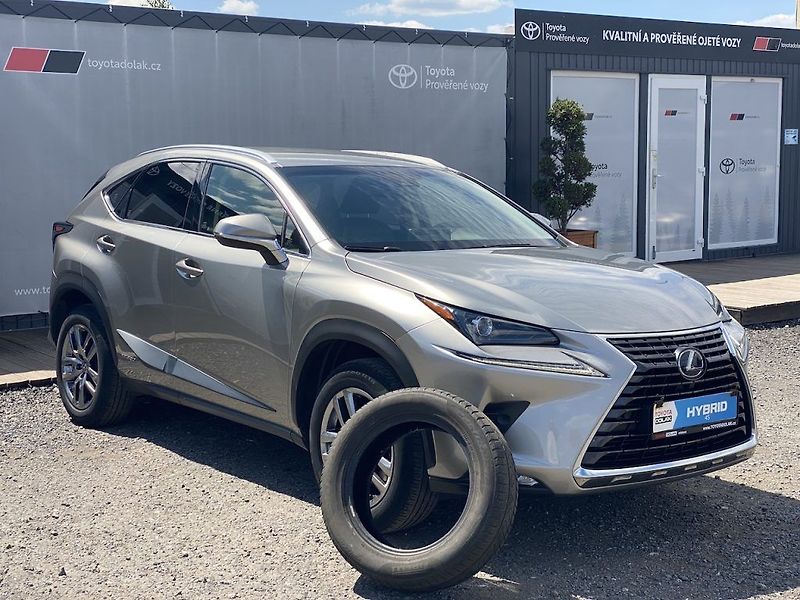 Lexus NX 300h 2.5HSD, ČR-2m, Limited, 4x4 - fotka 1 z 31