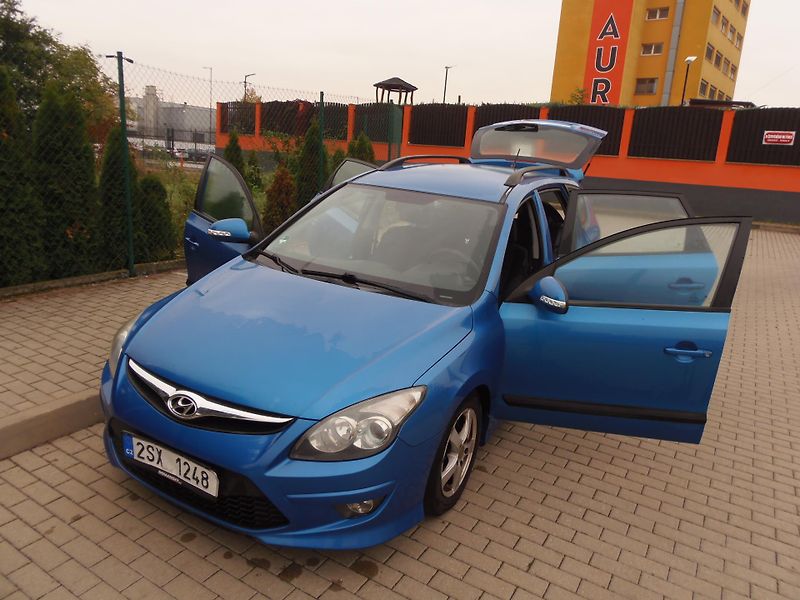 Hyundai i30 (2011) 1.4i CW kombi ČR původ - fotka 16 z 22