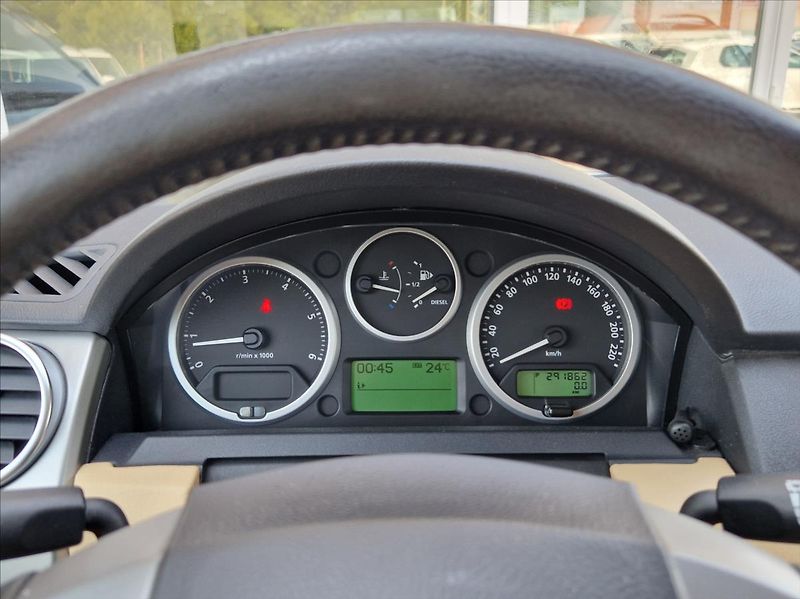 Land Rover Discovery 2,7 TDI 140kW TAŽNÉ HARMANKARD - fotka 21 z 35