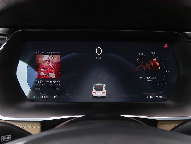 Tesla Model S (2015) 85D, SoH 84% - fotka 11 z 23