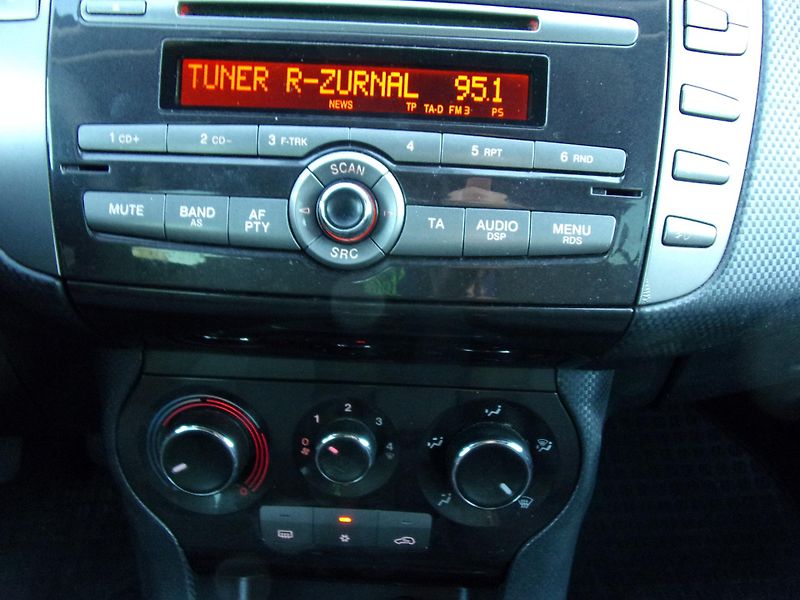 Fiat Bravo (2009) 1.4i 66kW PŮVOD ČR  2.MAJITEL  - fotka 11 z 18