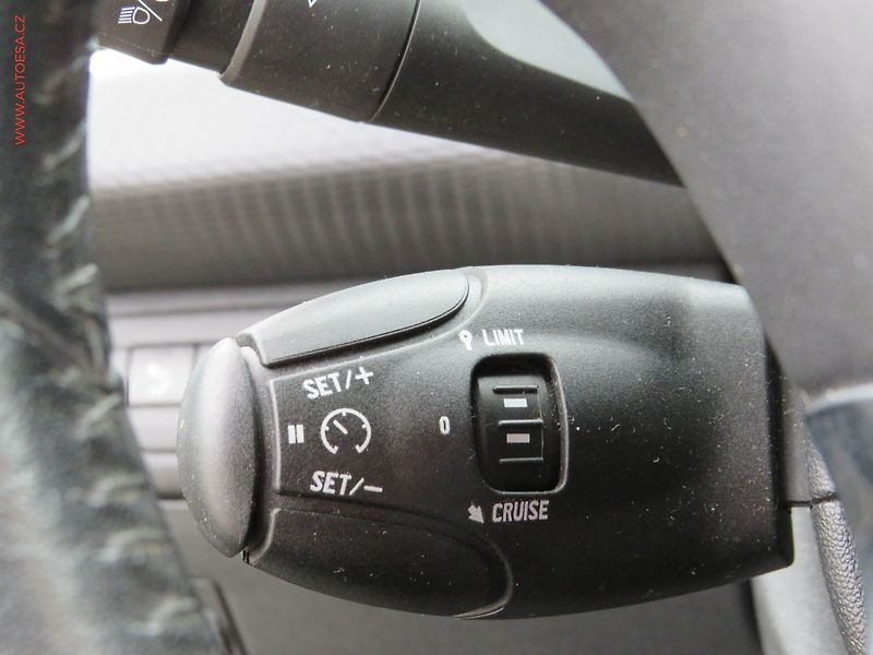 Peugeot 2008 (2017) 1.2PT, ČR, Active - fotka 13 z 28