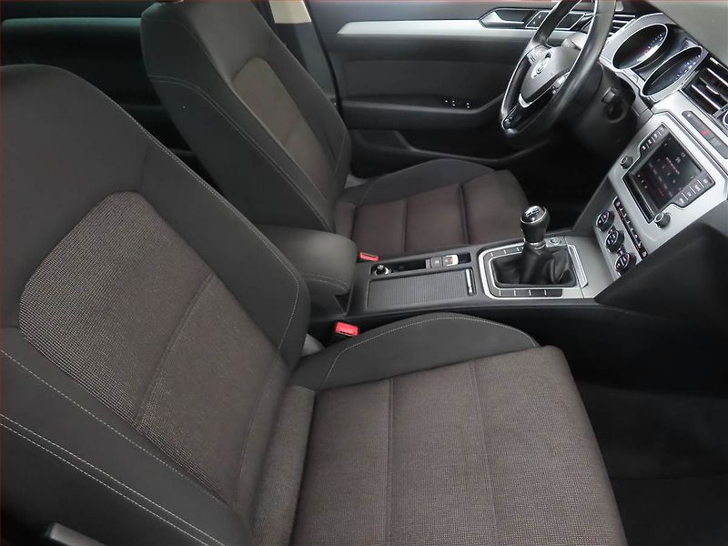 Volkswagen Passat (2015) Comfortline 2.0 TDI, Tempomat - fotka 9 z 16