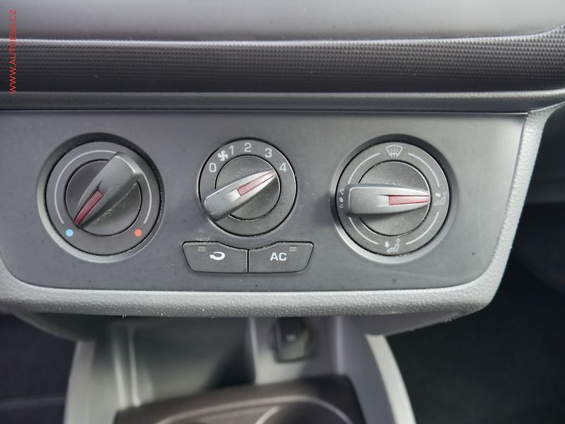 Seat Ibiza (2010) 1.2i, Klima - fotka 13 z 14