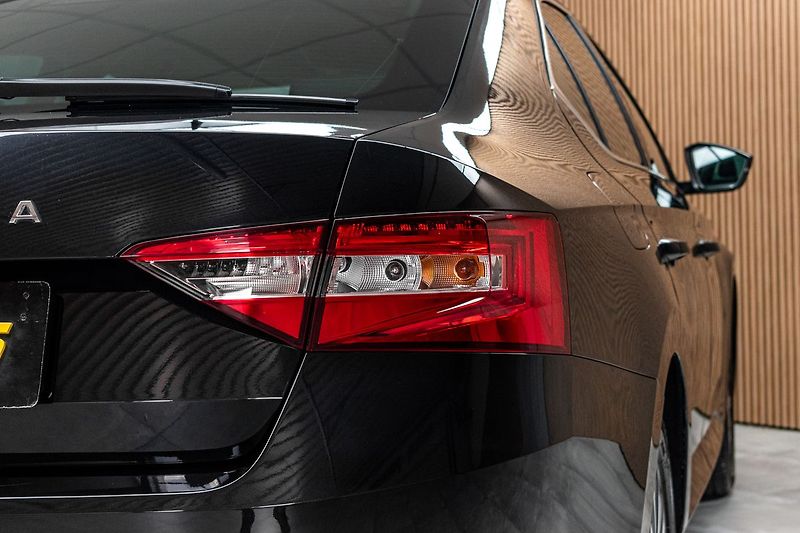 Škoda Superb 1.5 TSI STYLE*VIRTUAL*ČR 1.MAJ - fotka 39 z 43