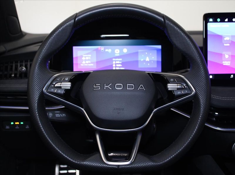 Škoda Superb 1,5 TSI m-HEV Sportline 5L.Zár - fotka 9 z 30