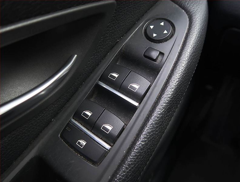 BMW Řada 5 (2015) 520d xDrive, 4X4, Automat - fotka 16 z 16
