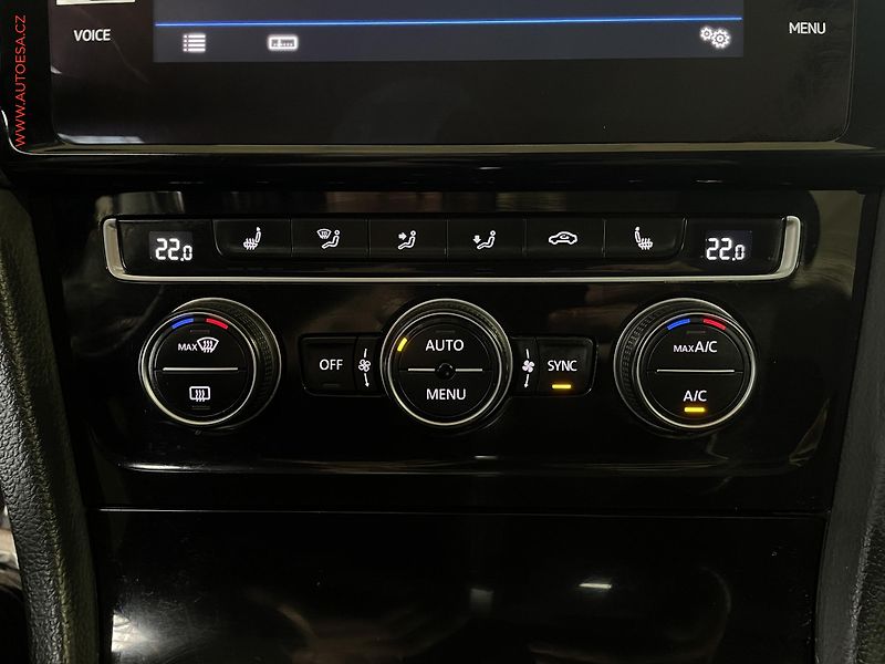 Volkswagen Golf (2019) 1.5TSi, DSG, LED, navi - fotka 13 z 17