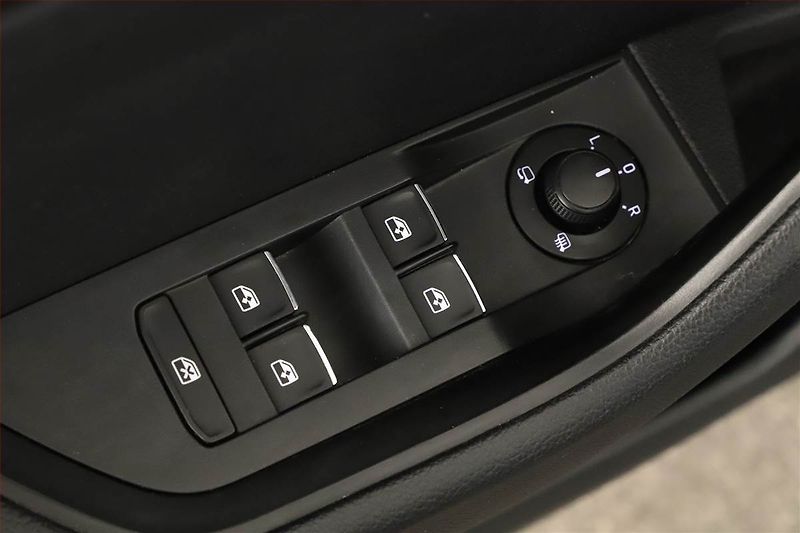 Škoda Superb (2016) 2.0 TDI, Kůže, Navi, Bi-Xenony - fotka 17 z 20