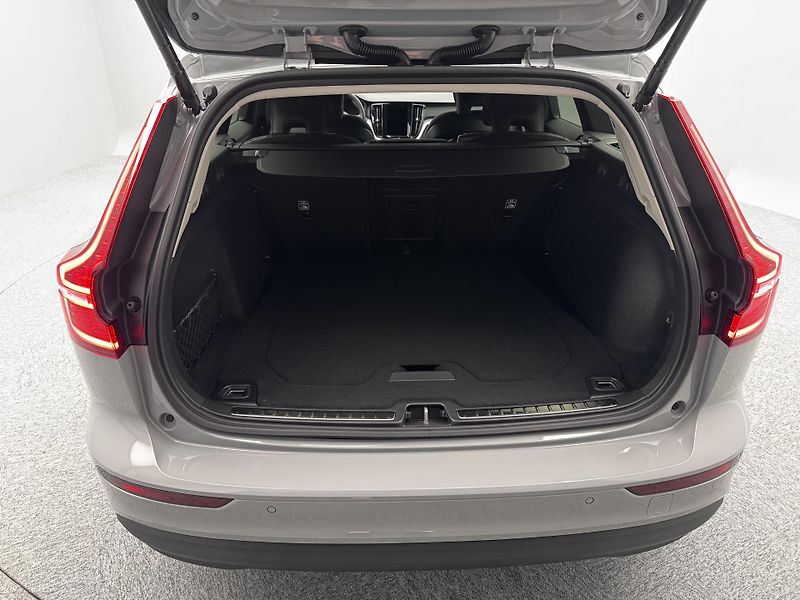 Volvo V60 (2026) B4 AUT CORE - fotka 6 z 22