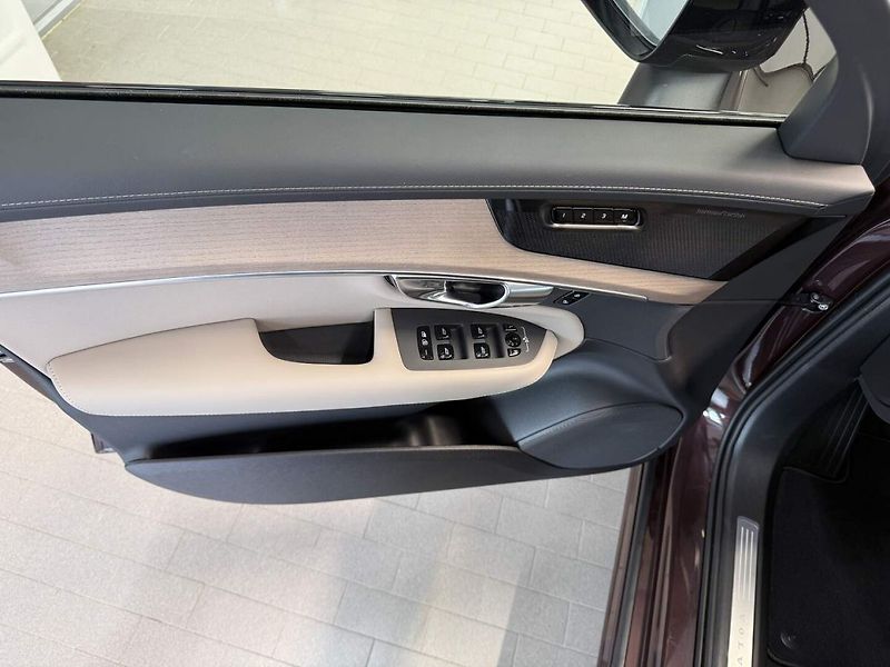 Volvo XC90 (2026) B5 2.0L 250+14k AT8 AWD PLUS D - fotka 10 z 22