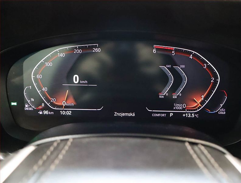BMW Řada 5 (2019) Luxury Line 530d xDrive, 4X4 - fotka 11 z 25