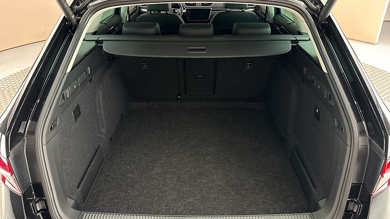 Škoda Superb 2.0 TDI DSG 4x4 L&K Combi - fotka 17 z 32