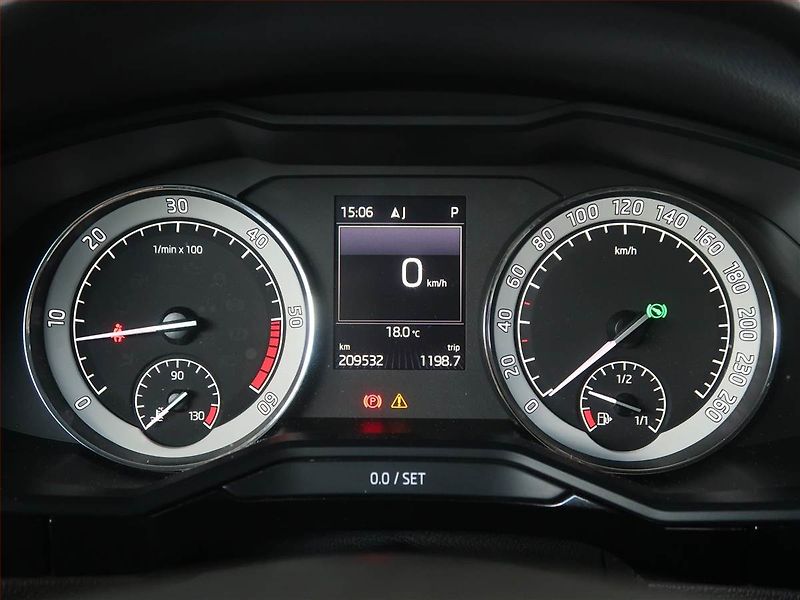 Škoda Superb (2015) 2.0 TDI, Automat, Kůže, Navi - fotka 10 z 18