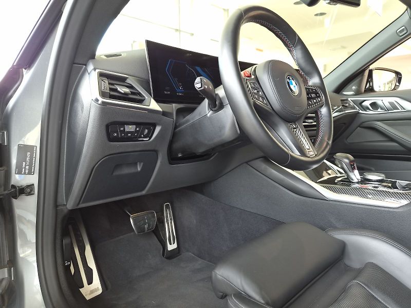 BMW M4 Competiton M xDrive - fotka 14 z 32