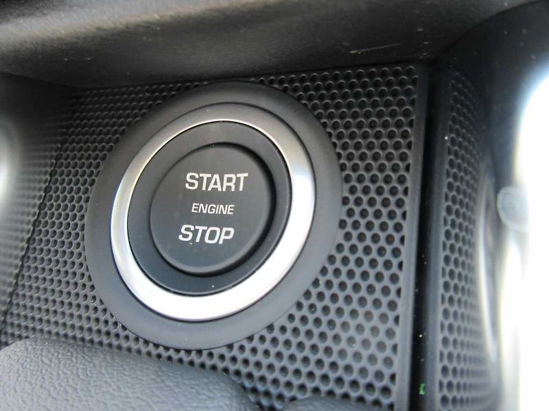 Land Rover Range Rover Sport 3,0 SDV6 HSE D250 4x4 aut. - fotka 23 z 46